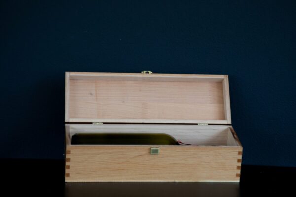 Kuti për një shishe (dru qershie)