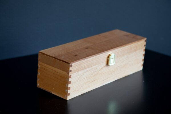 Kuti për një shishe (dru qershie)