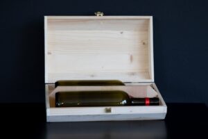 Kuti 8-këndore per dy shishe