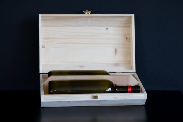 Kuti 8-këndore per dy shishe