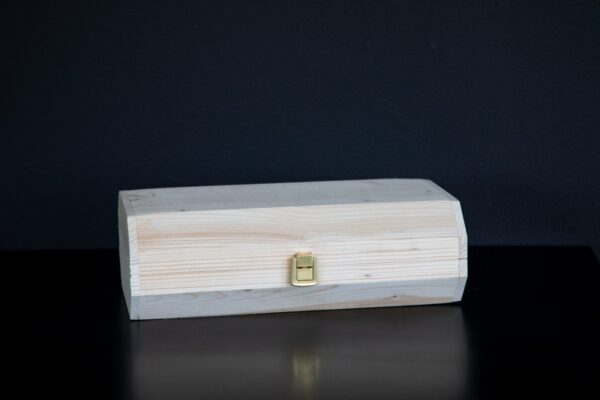 Kuti 8-këndore per dy shishe