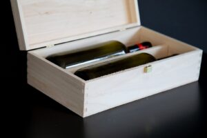 Kuti për dy shishe (dru plepi)