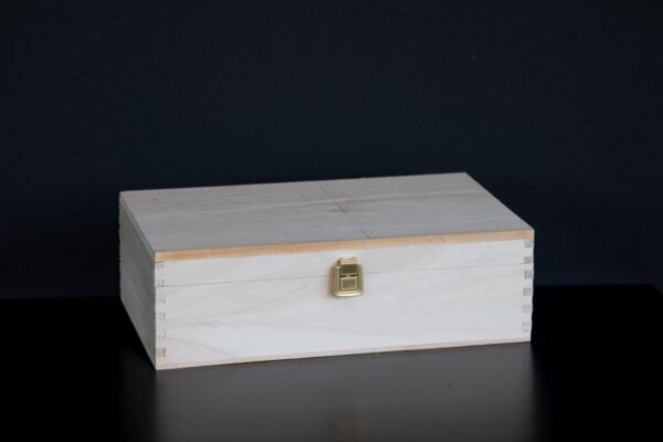 Kuti për dy shishe (dru plepi)