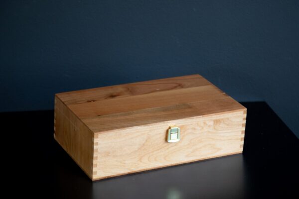 Kuti për dy shishe (dru qershie)