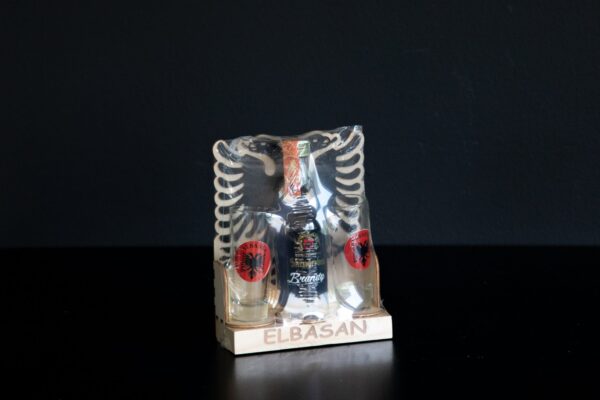 Punime artistike suvenir shqiptar