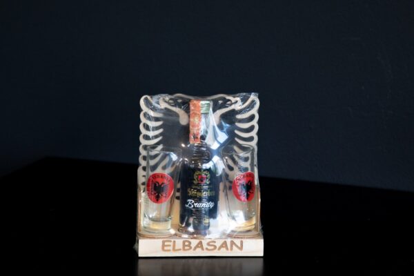 Punime artistike suvenir shqiptar