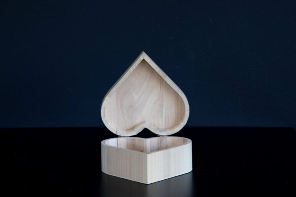 Mbajtese bizhuterish ne forme zemre