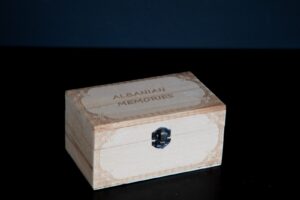 Kuti bizhuterishe (punuar me lazer)