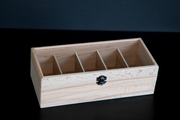 Mbajtese bizhuterishe me ndarje, kapak xhami